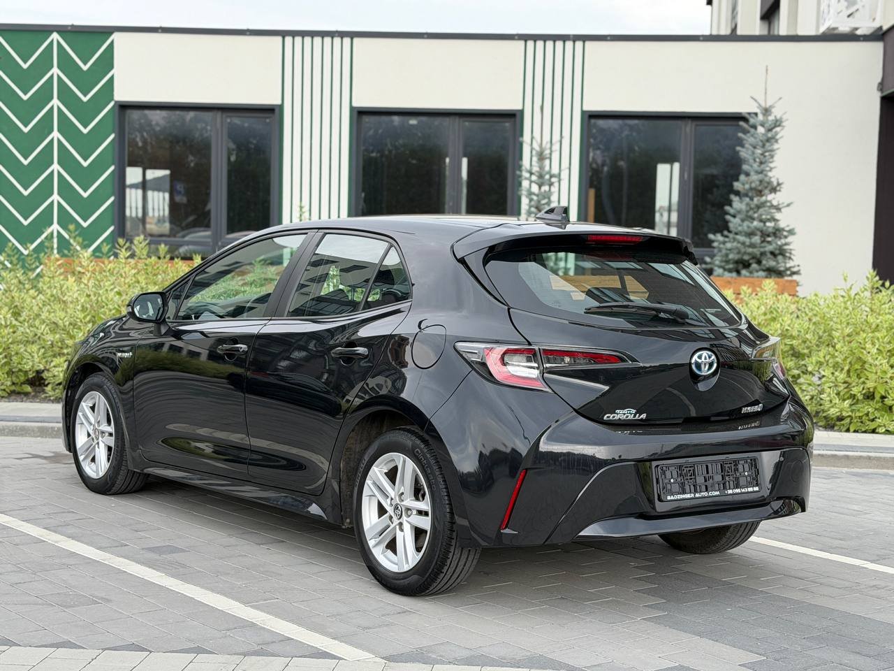 Фото - Toyota Corolla 1.8 Hybrid #5