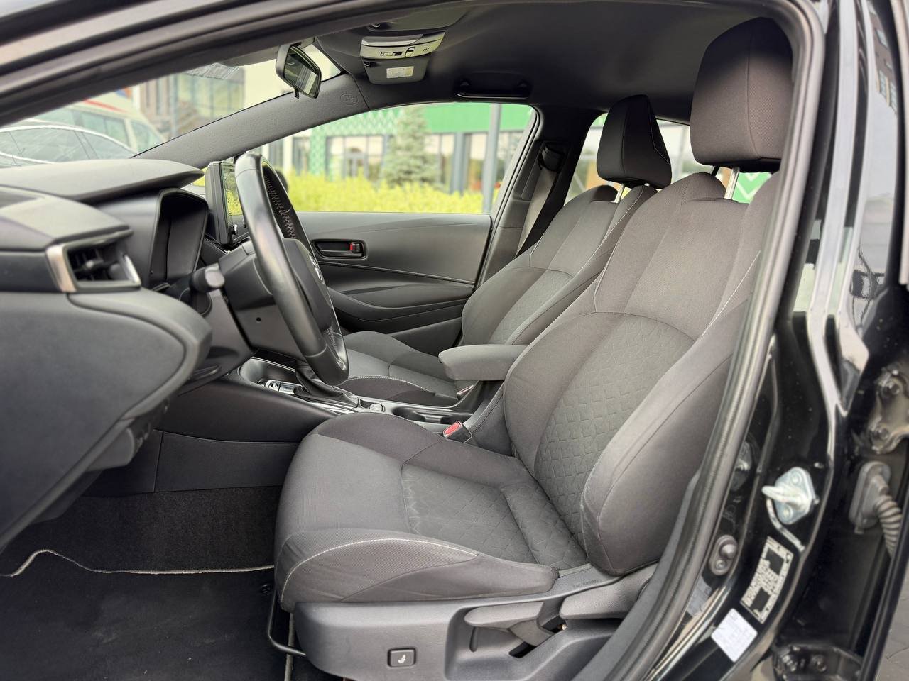 Фото - Toyota Corolla 1.8 Hybrid #11