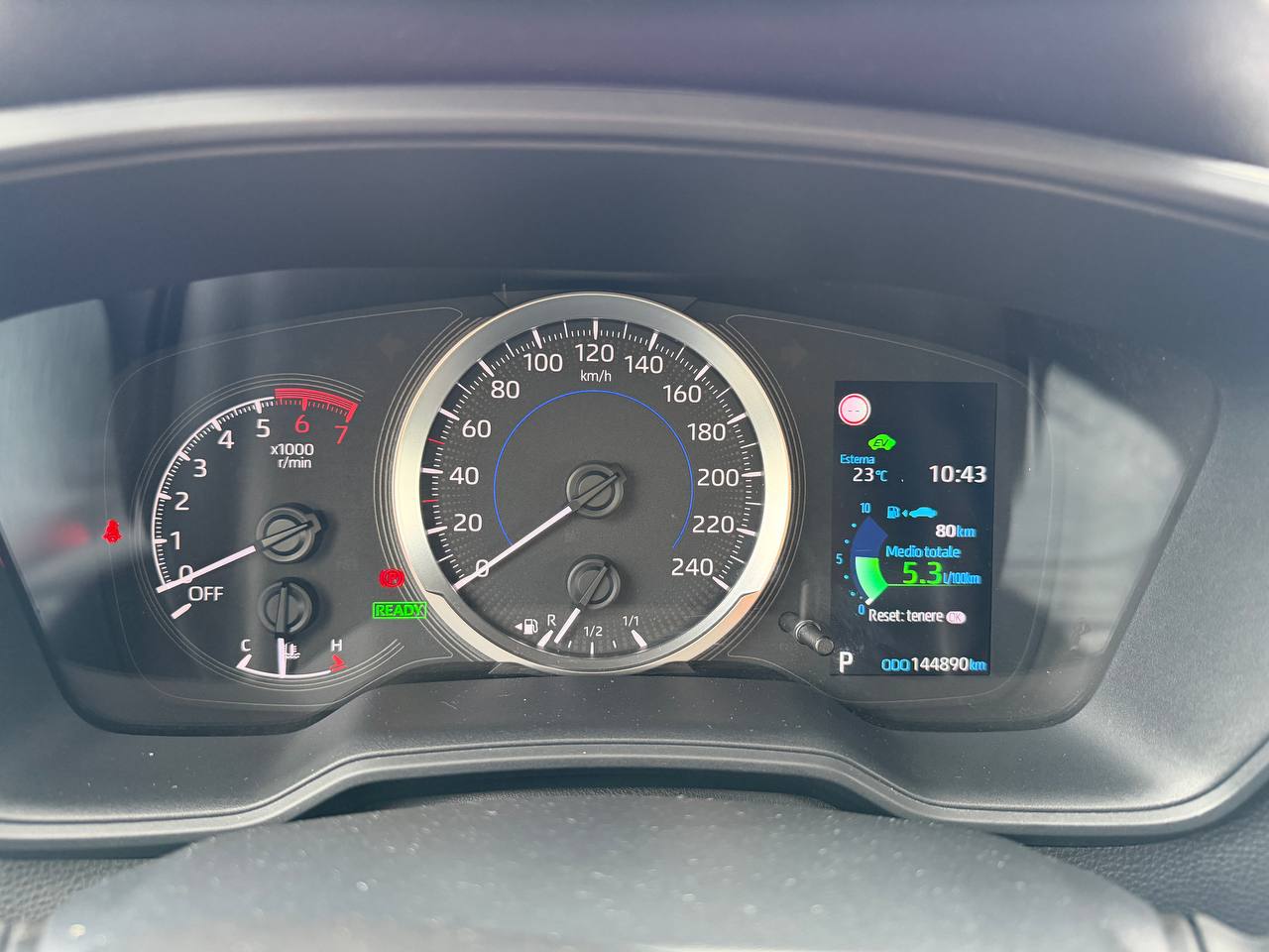 Фото - Toyota Corolla 1.8 Hybrid #9