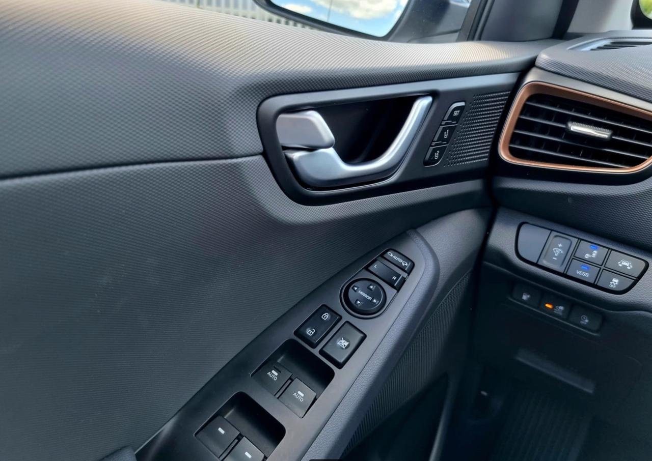 Фото - Hyundai IONIQ #11