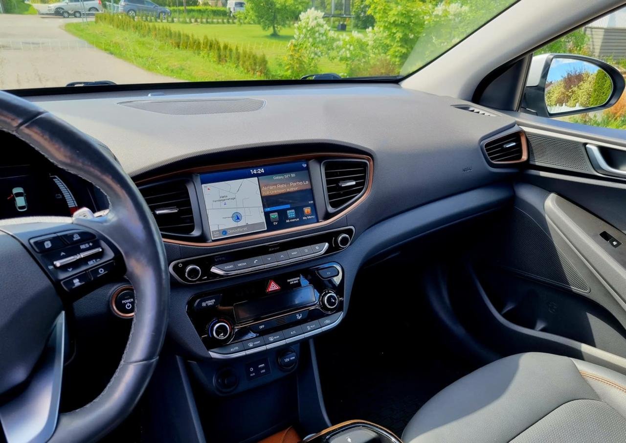Фото - Hyundai IONIQ #13