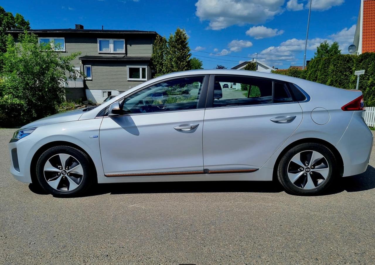 Фото - Hyundai IONIQ #3