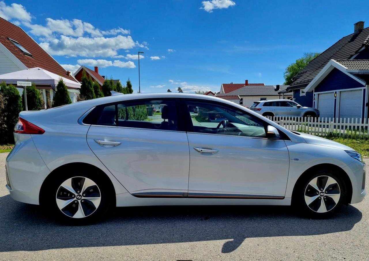 Фото - Hyundai IONIQ #2