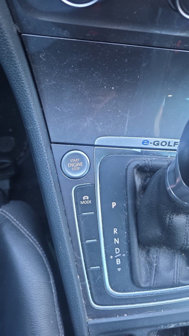 Фото - Volkswagen E-Golf #9