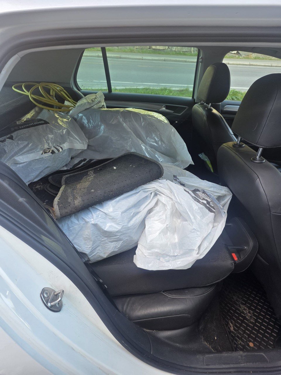 Фото - Volkswagen E-Golf #10