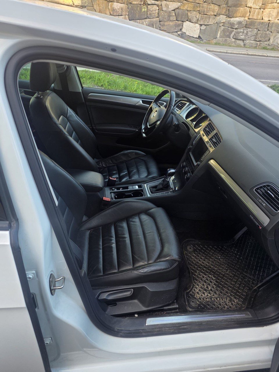 Фото - Volkswagen E-Golf #12