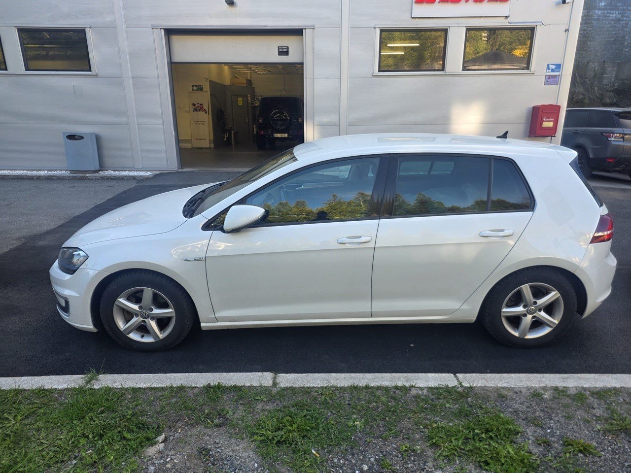 Фото - Volkswagen E-Golf #4