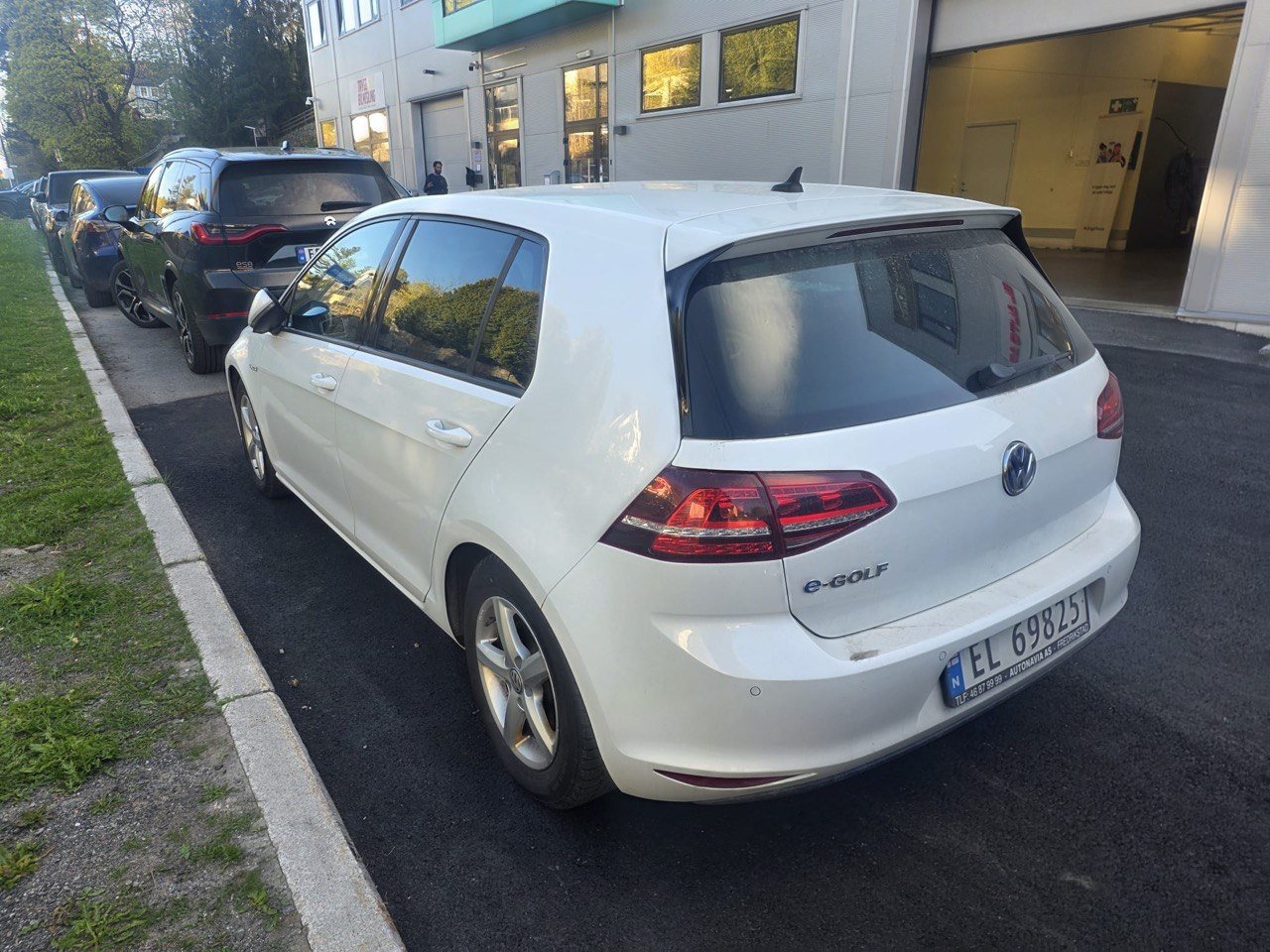 Фото - Volkswagen E-Golf #5