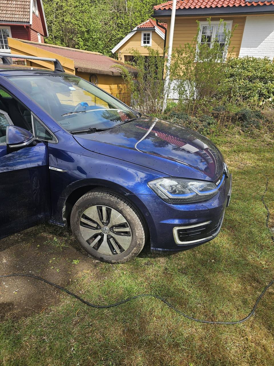 Фото - Volkswagen E-Golf #3