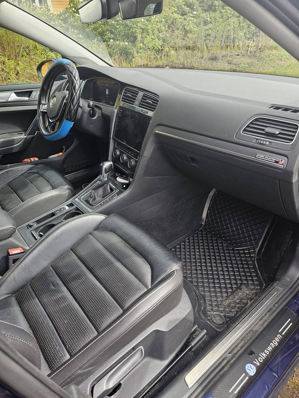 Фото - Volkswagen E-Golf #4