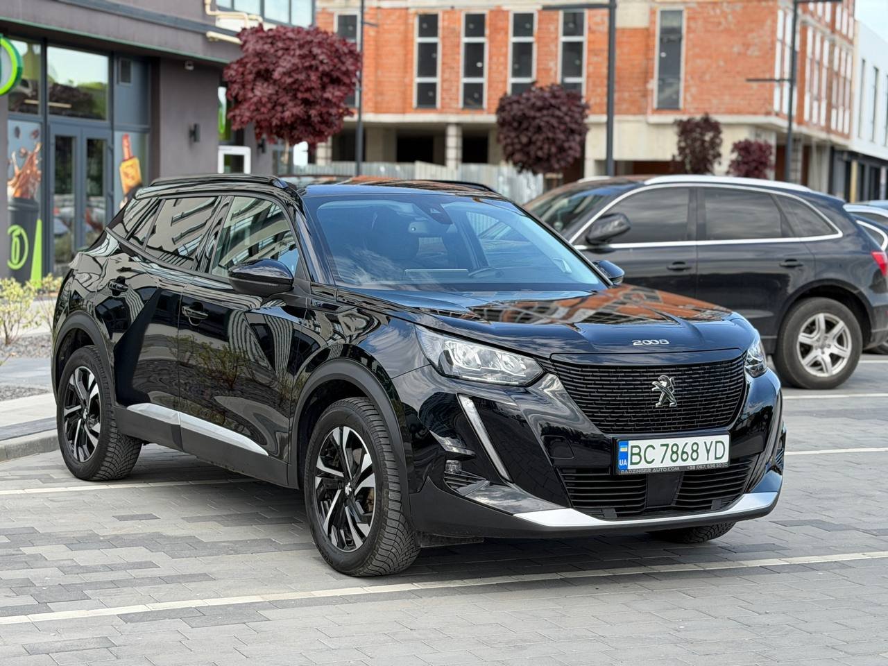 Фото - Peugeot e-2008 #3