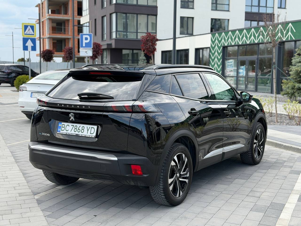 Фото - Peugeot e-2008 #4