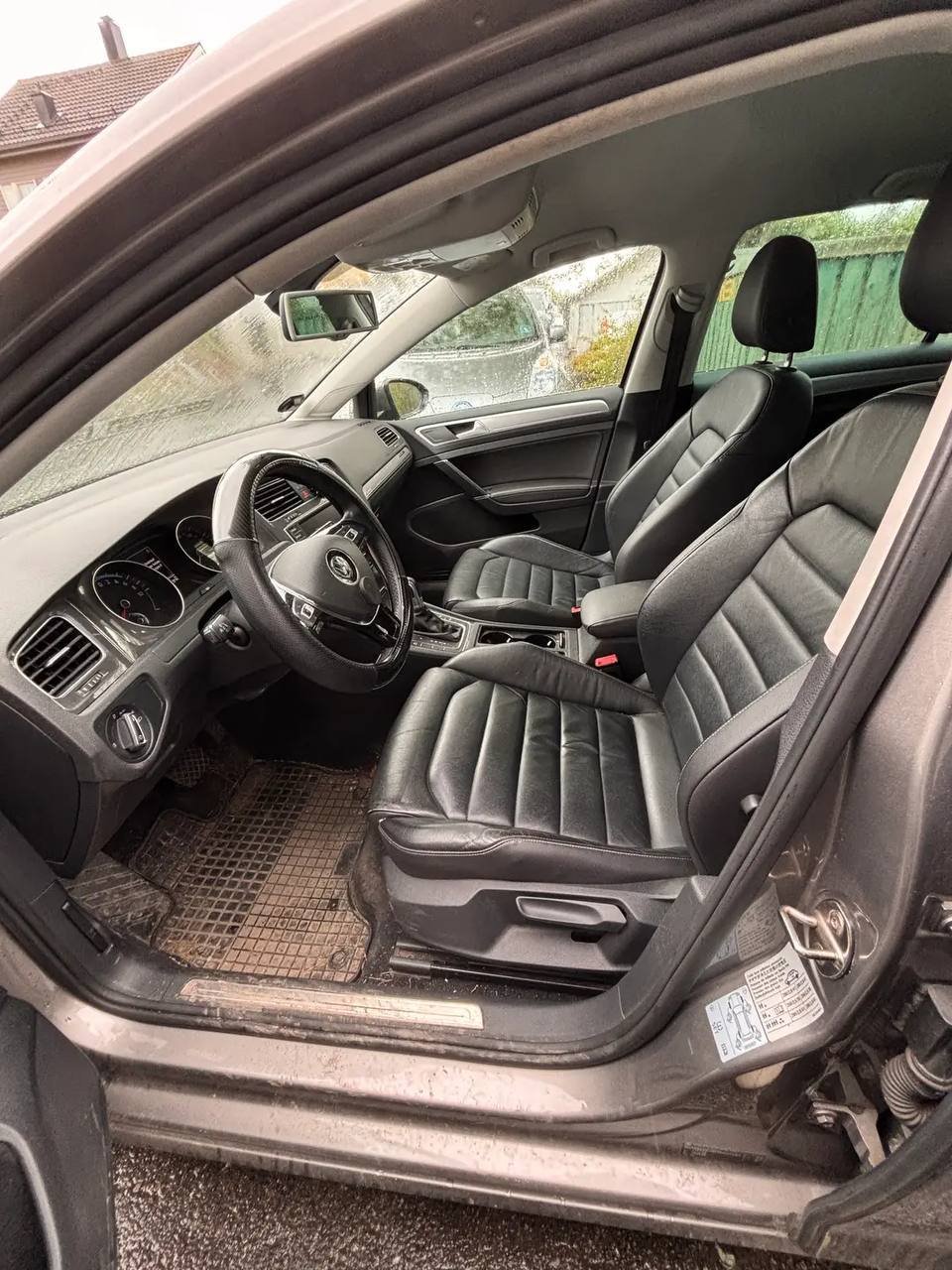 Фото - Volkswagen E-Golf #7