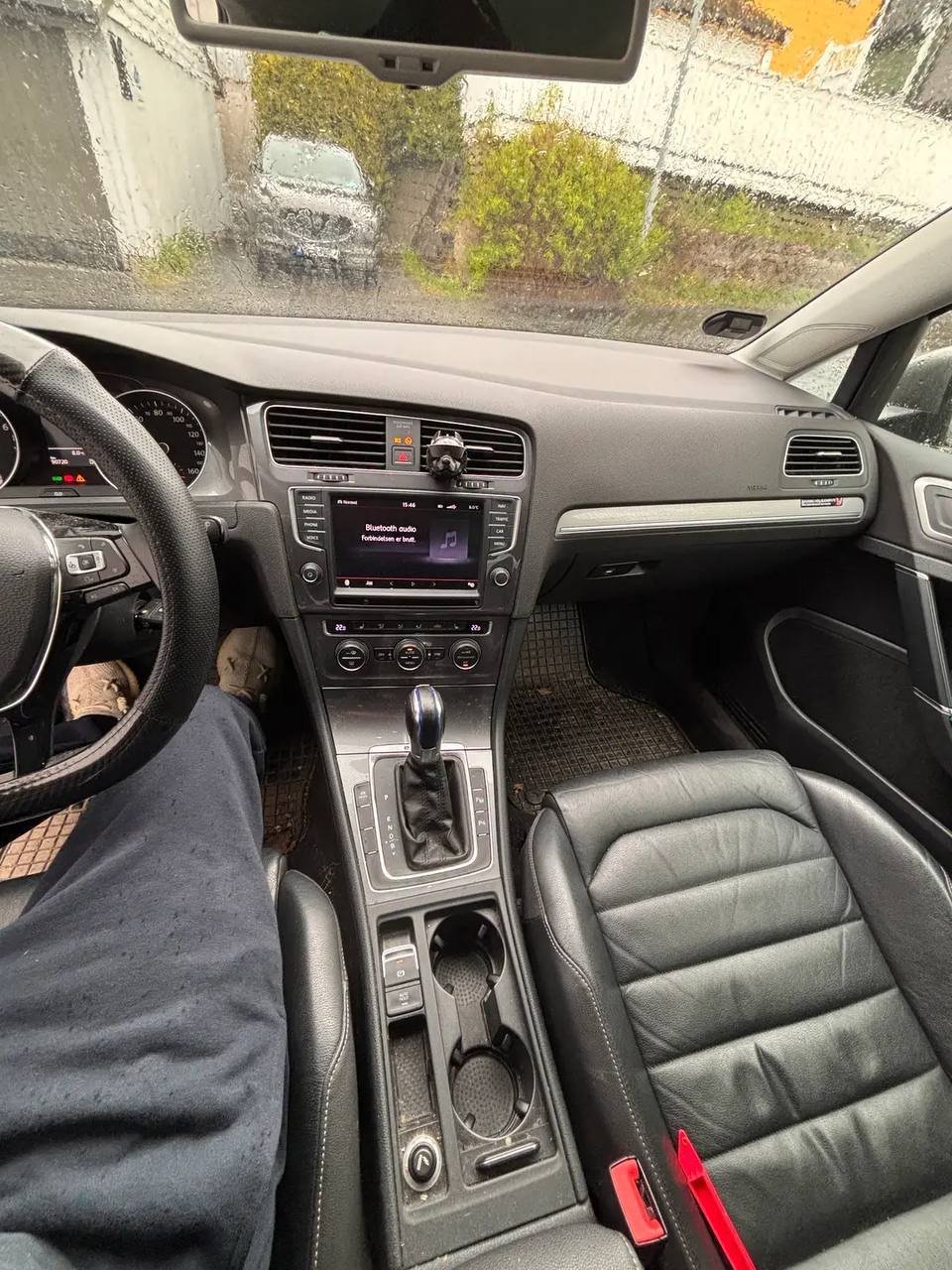 Фото - Volkswagen E-Golf #8