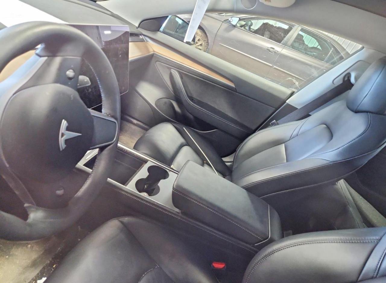 Фото - Tesla Model 3 #8