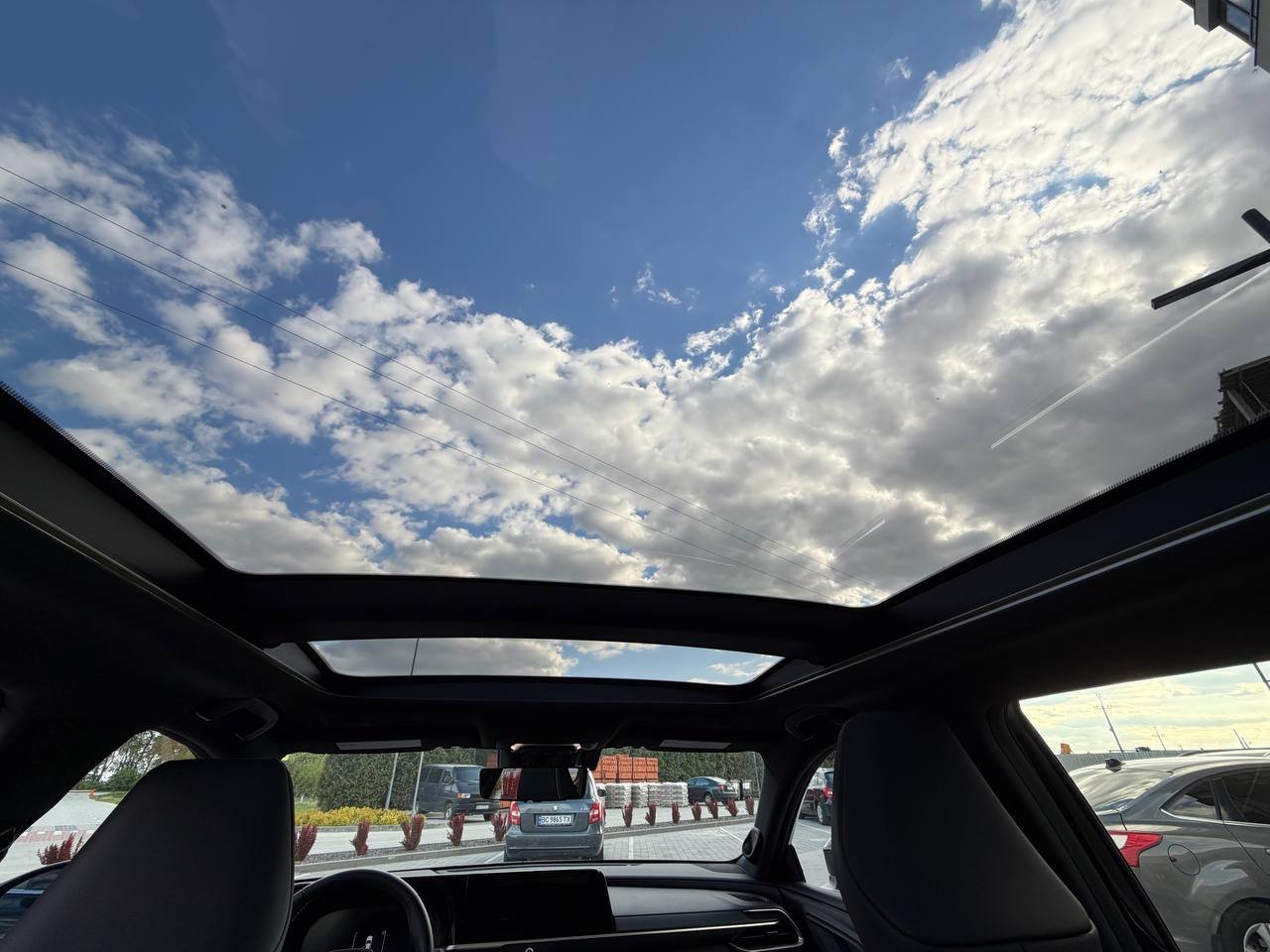 Фото - Toyota Crown Signia 2.5 Hybrid #9