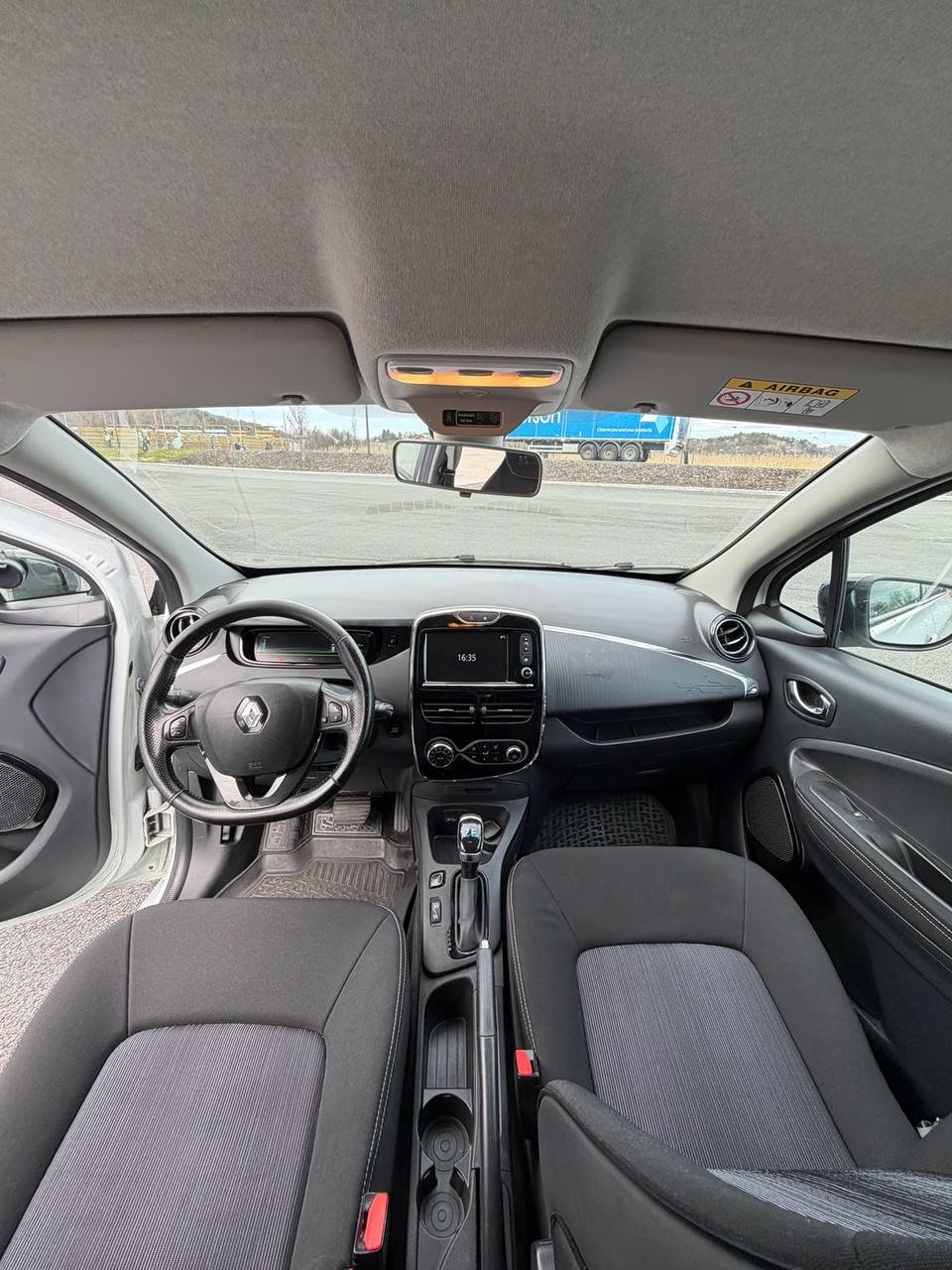 Фото - Renault ZOE #7