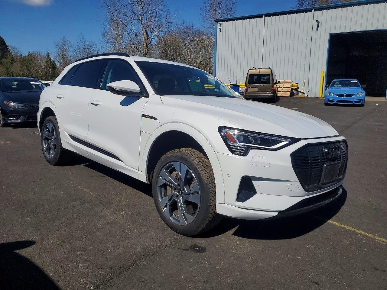 Фото - Audi E-tron #4