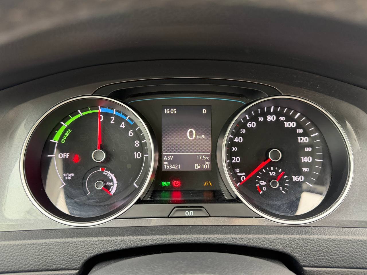 Фото - Volkswagen E-Golf #6