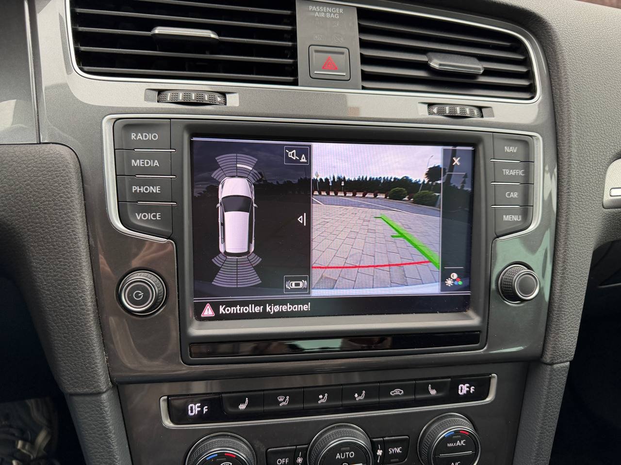 Фото - Volkswagen E-Golf #9
