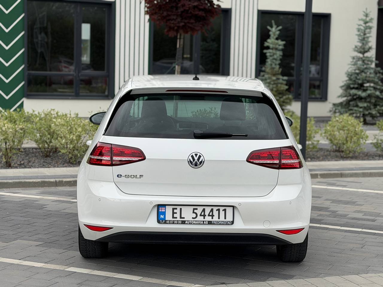 Фото - Volkswagen E-Golf #5