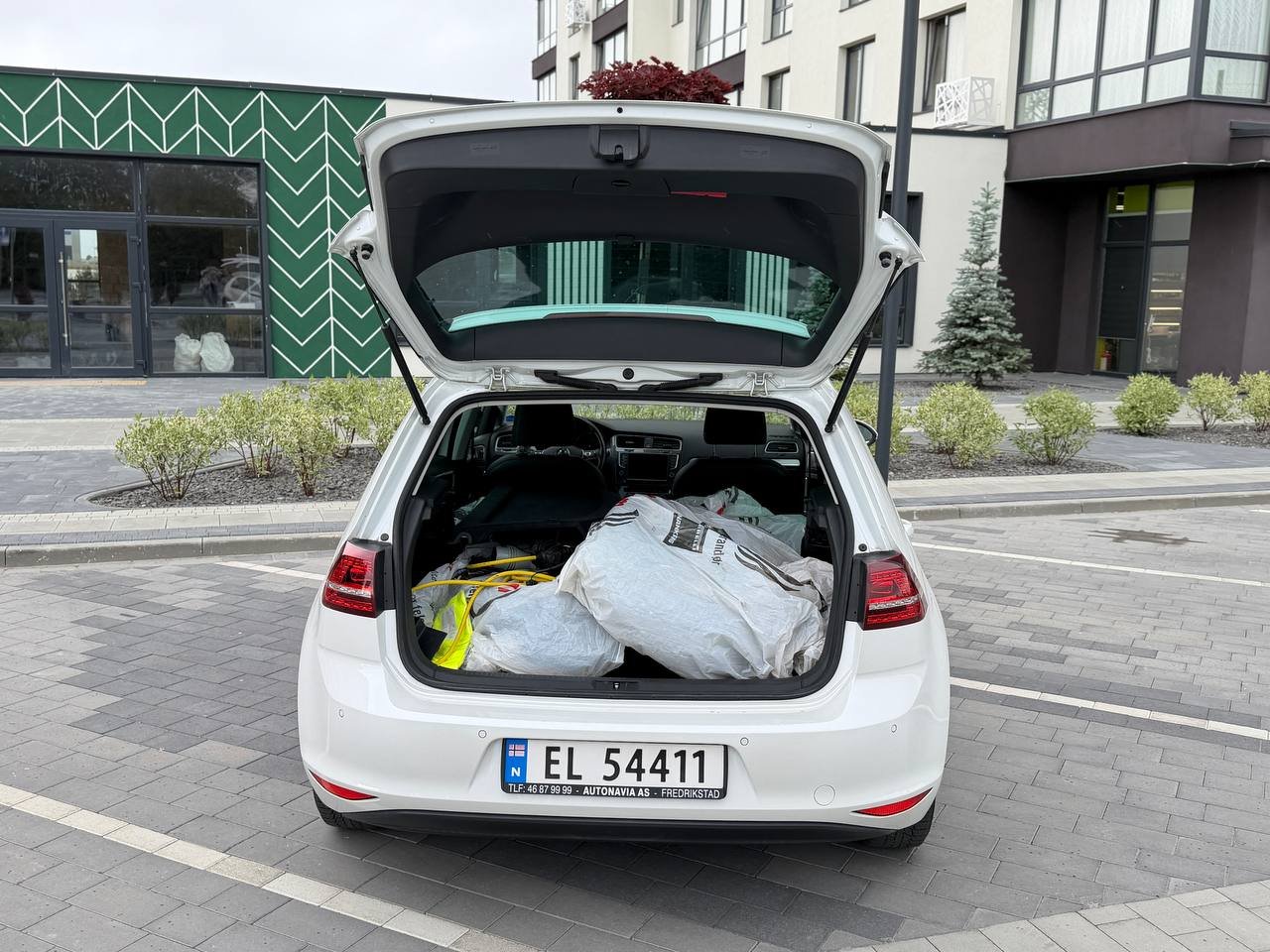 Фото - Volkswagen E-Golf #10
