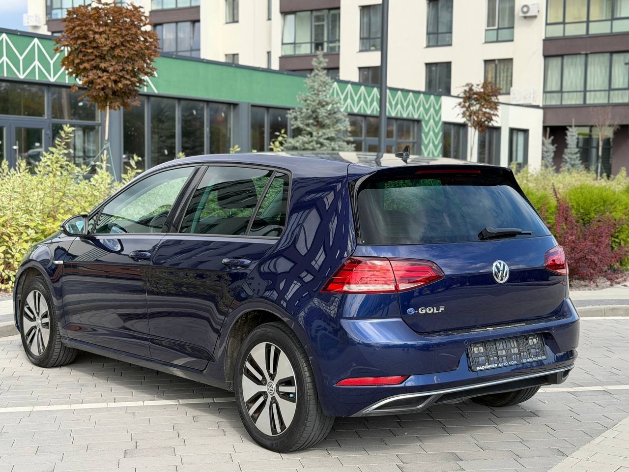 Фото - Volkswagen E-Golf #6