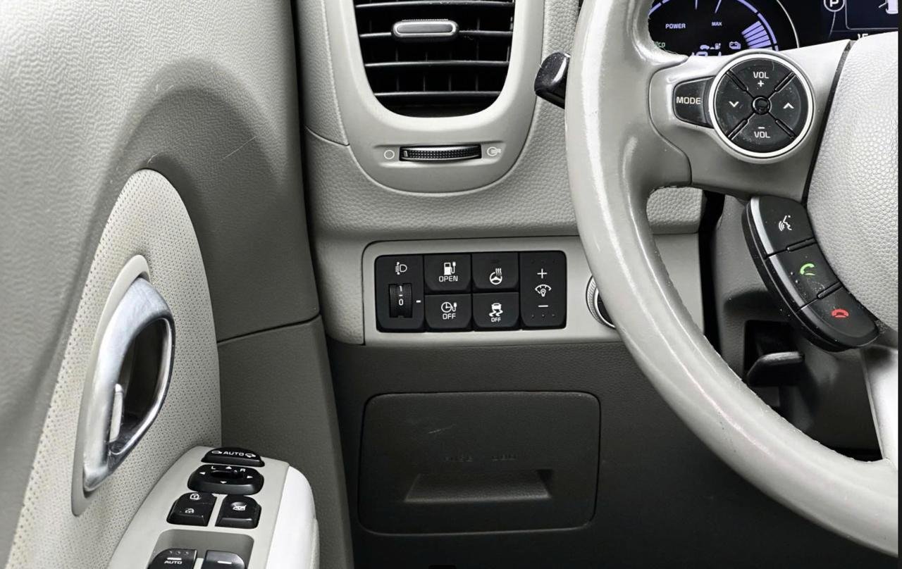 Фото - Kia Soul EV #9