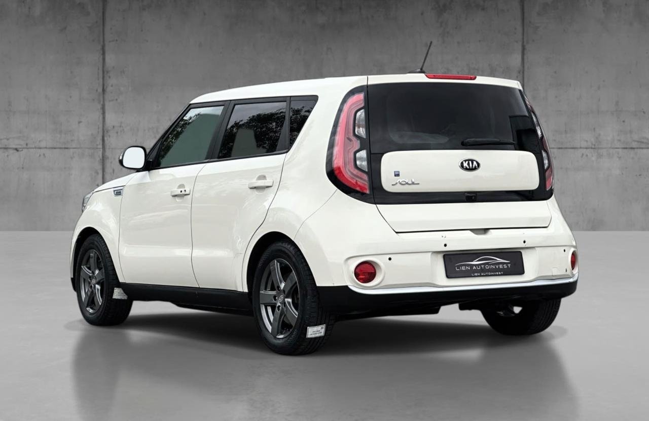 Фото - Kia Soul EV #6