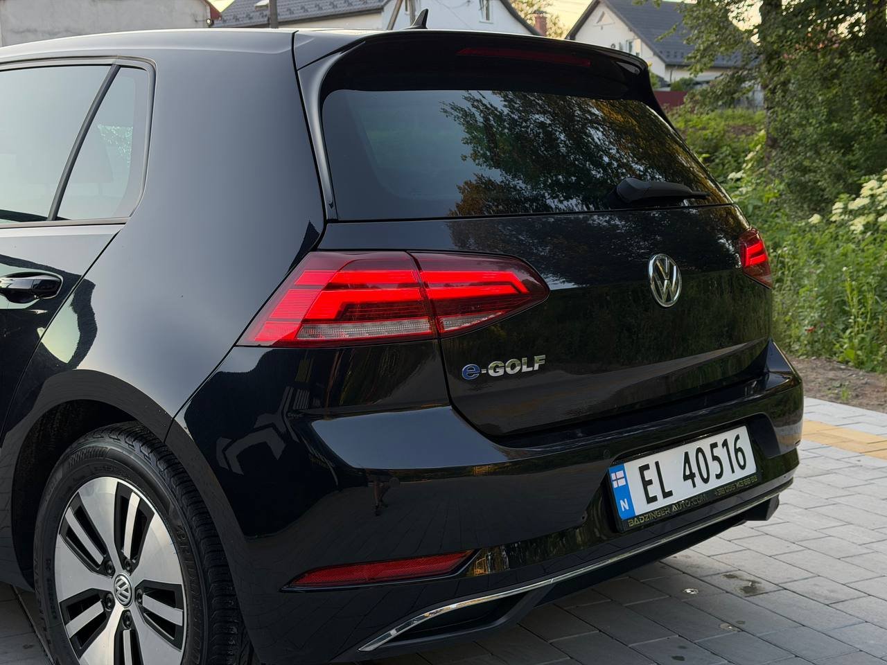 Фото - Volkswagen E-Golf #4