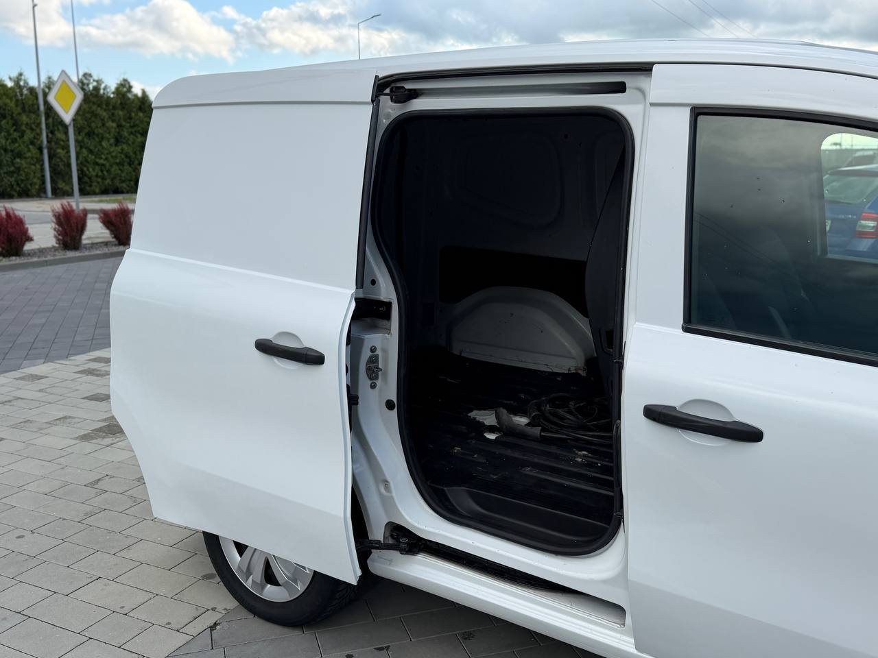 Фото - Nissan Townstar #8