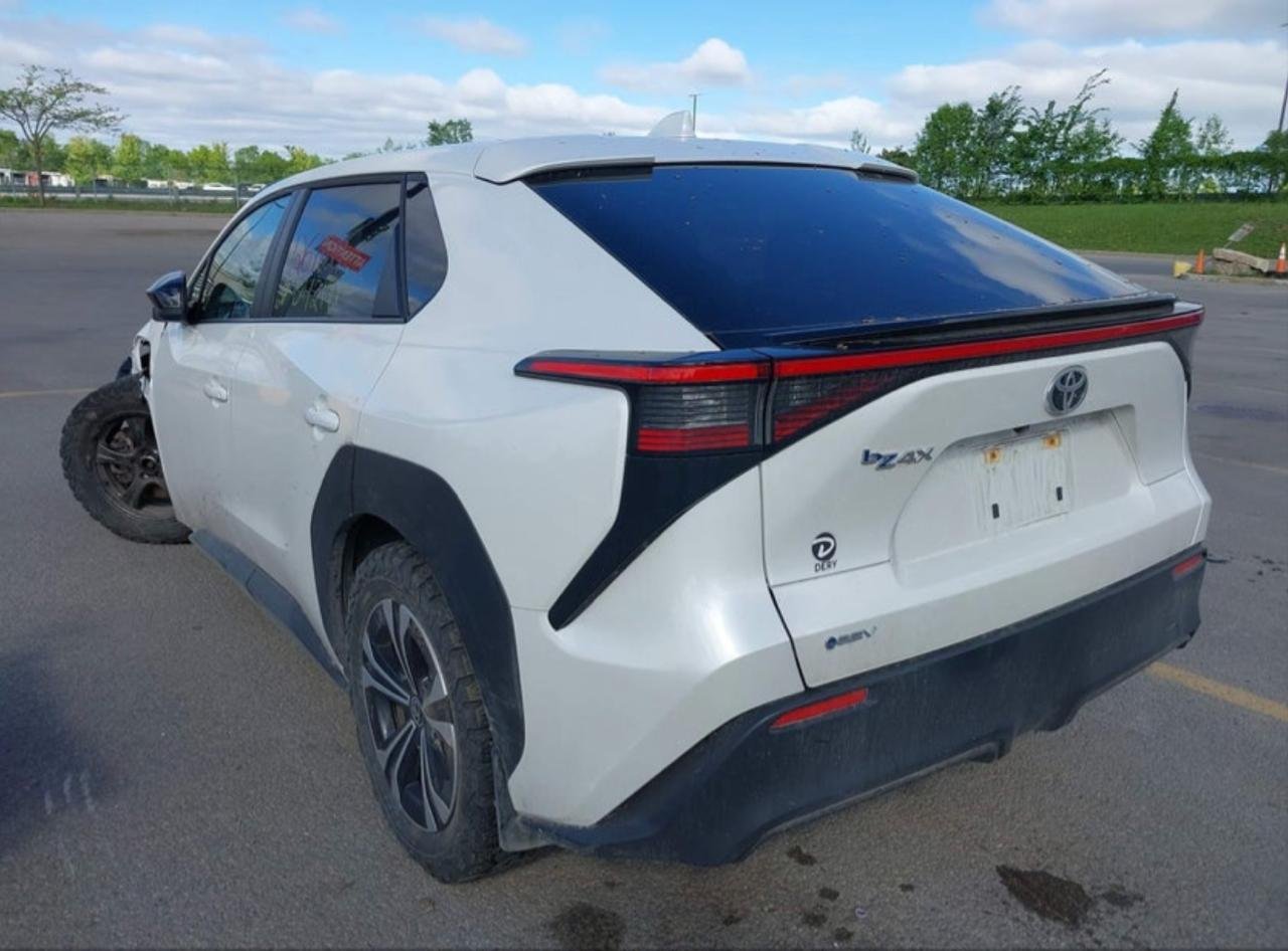 Фото - Toyota bZ4X #3