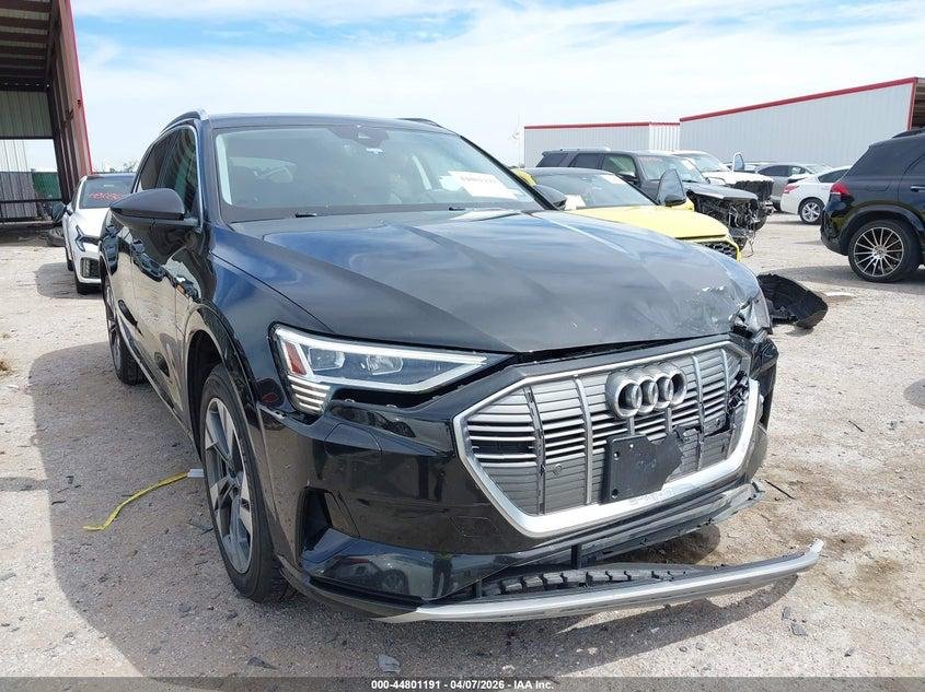 Фото - Audi E-tron #6