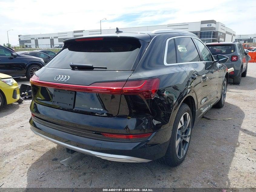 Фото - Audi E-tron #2