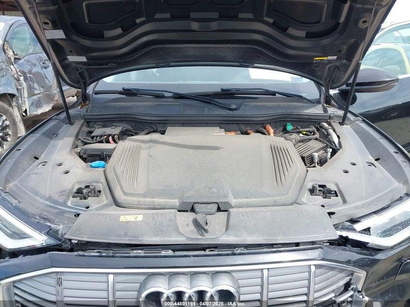 Фото - Audi E-tron #8