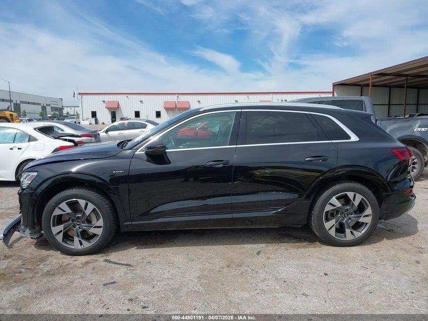 Фото - Audi E-tron #5