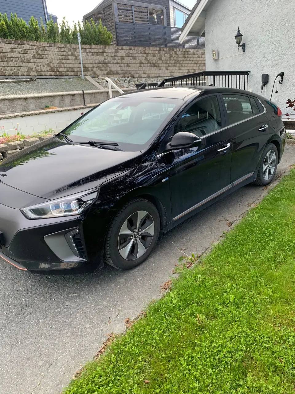 Фото - Hyundai IONIQ #2