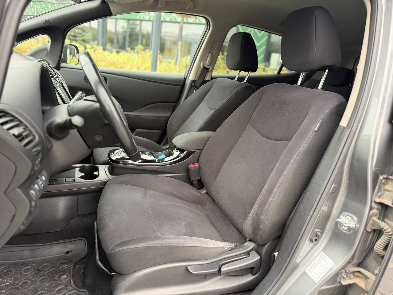 Фото - Nissan Leaf #9