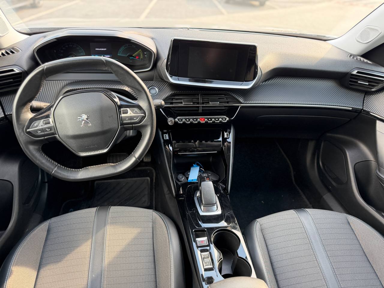 Фото - Peugeot e-2008 #7