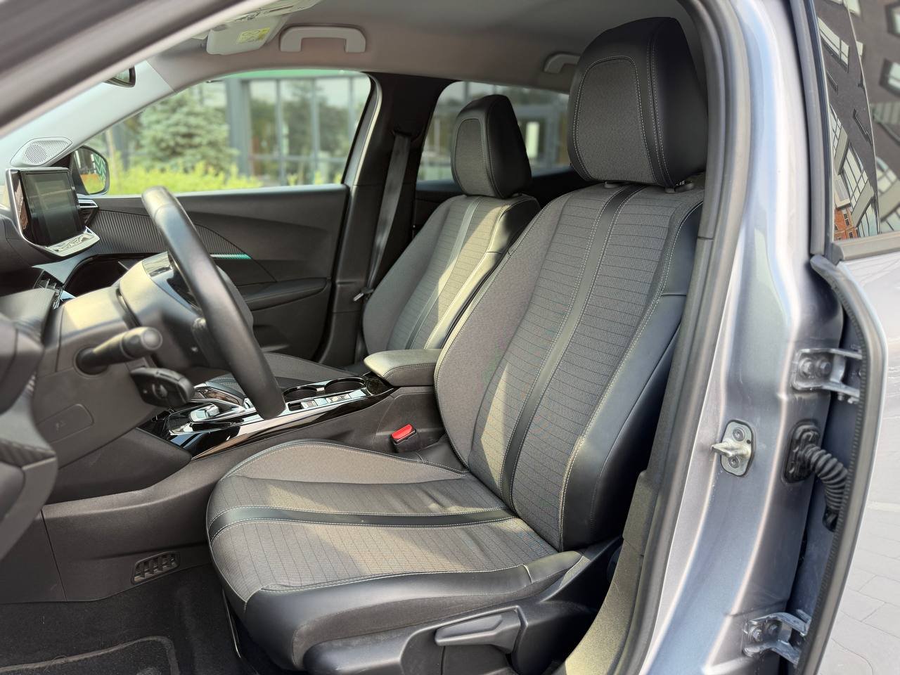 Фото - Peugeot e-2008 #8