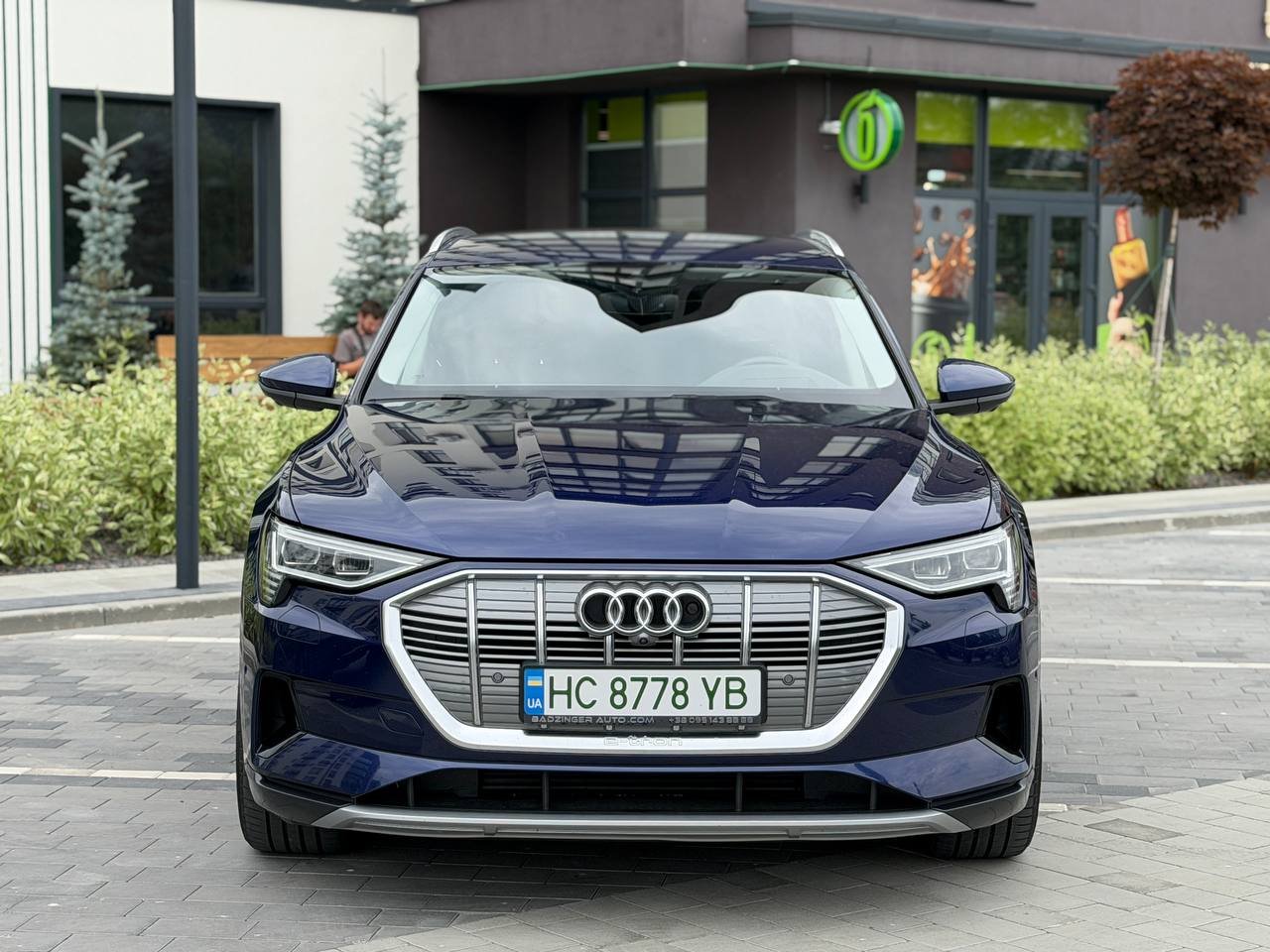 Фото - Audi E-tron #2