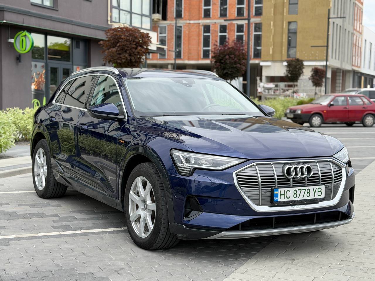 Фото - Audi E-tron #3