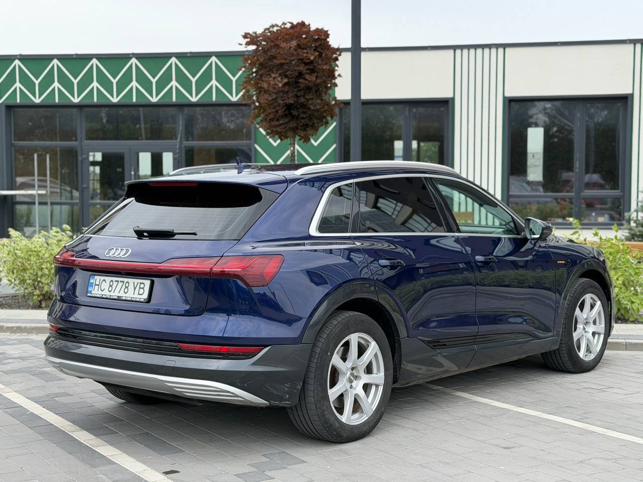 Фото - Audi E-tron #4
