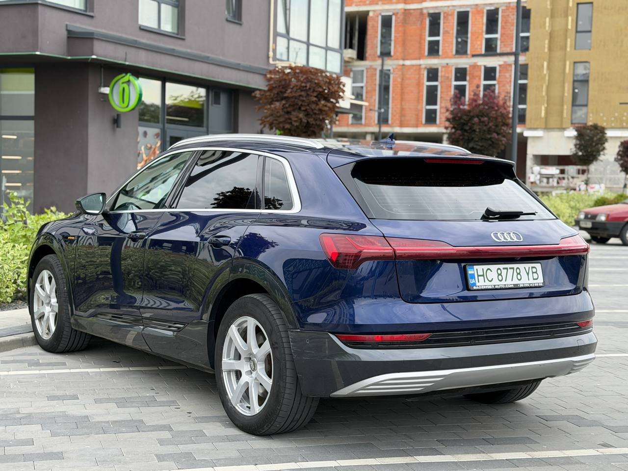 Фото - Audi E-tron #5