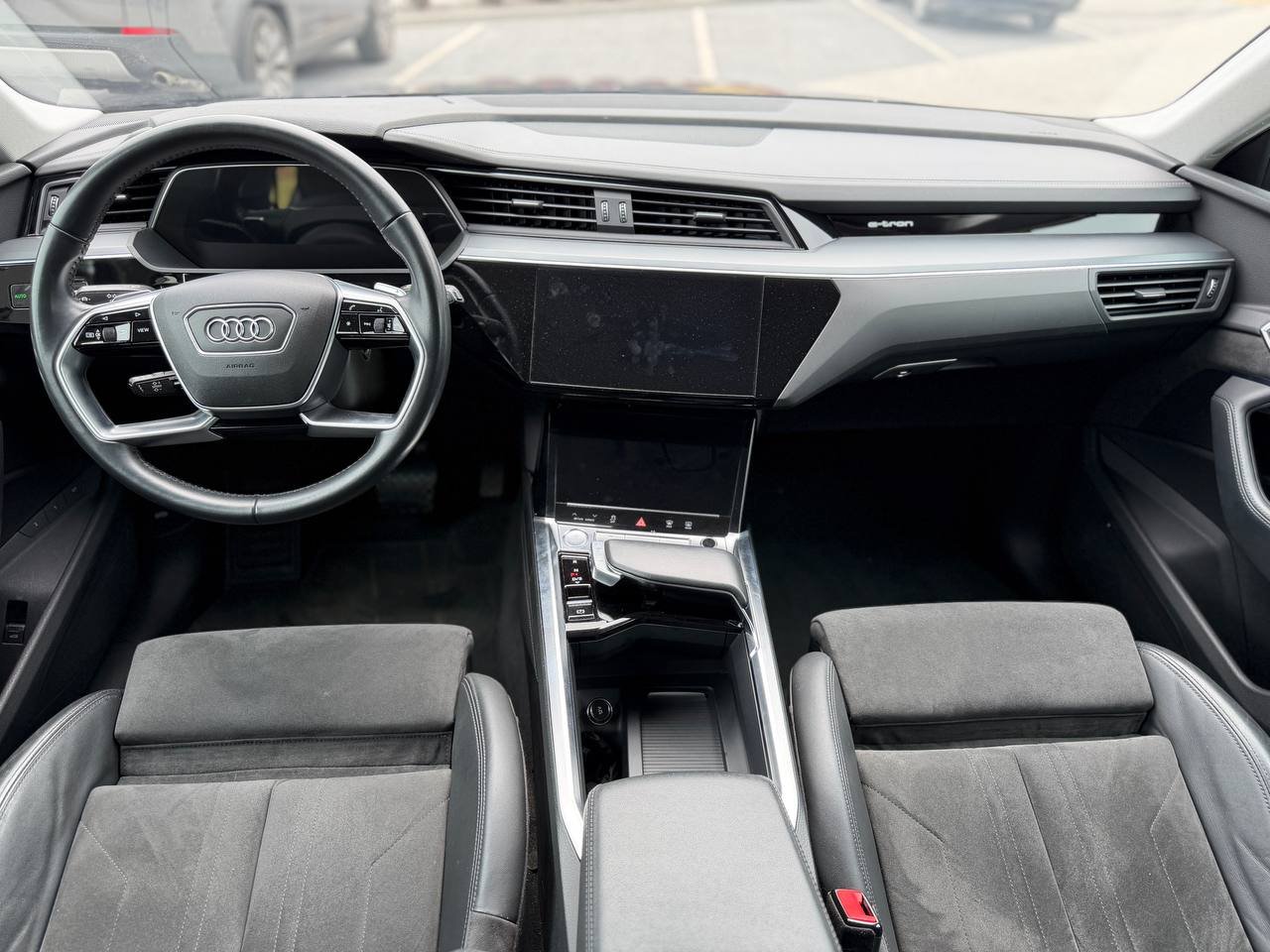 Фото - Audi E-tron #6