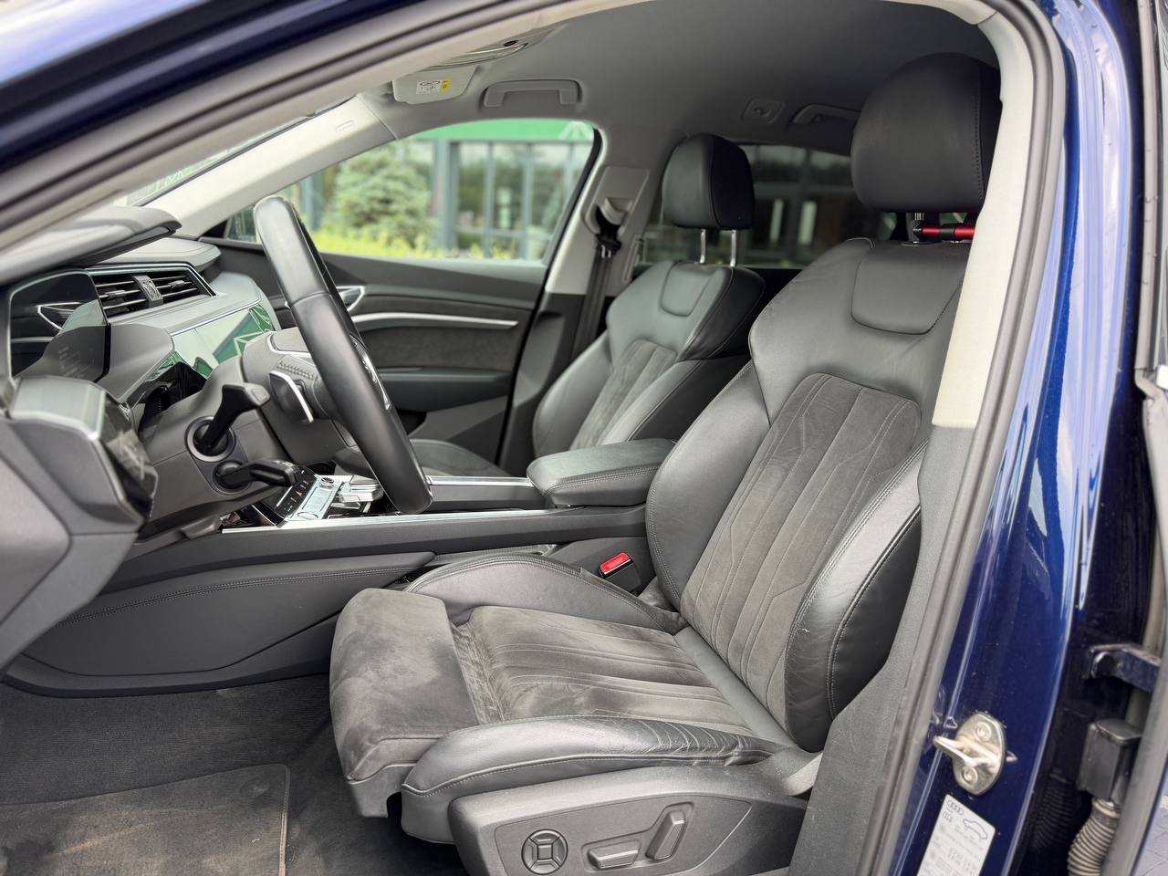 Фото - Audi E-tron #7