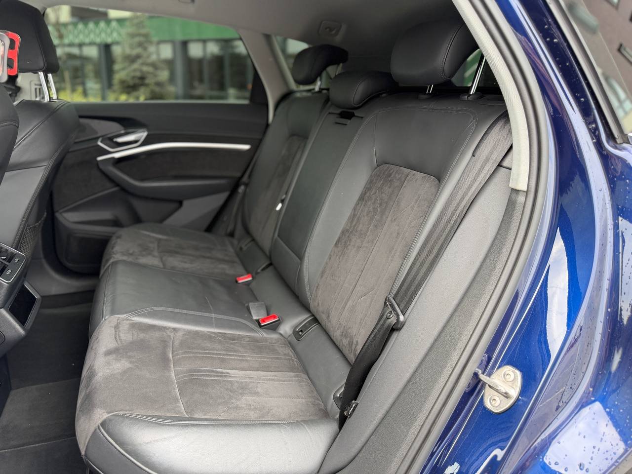 Фото - Audi E-tron #8