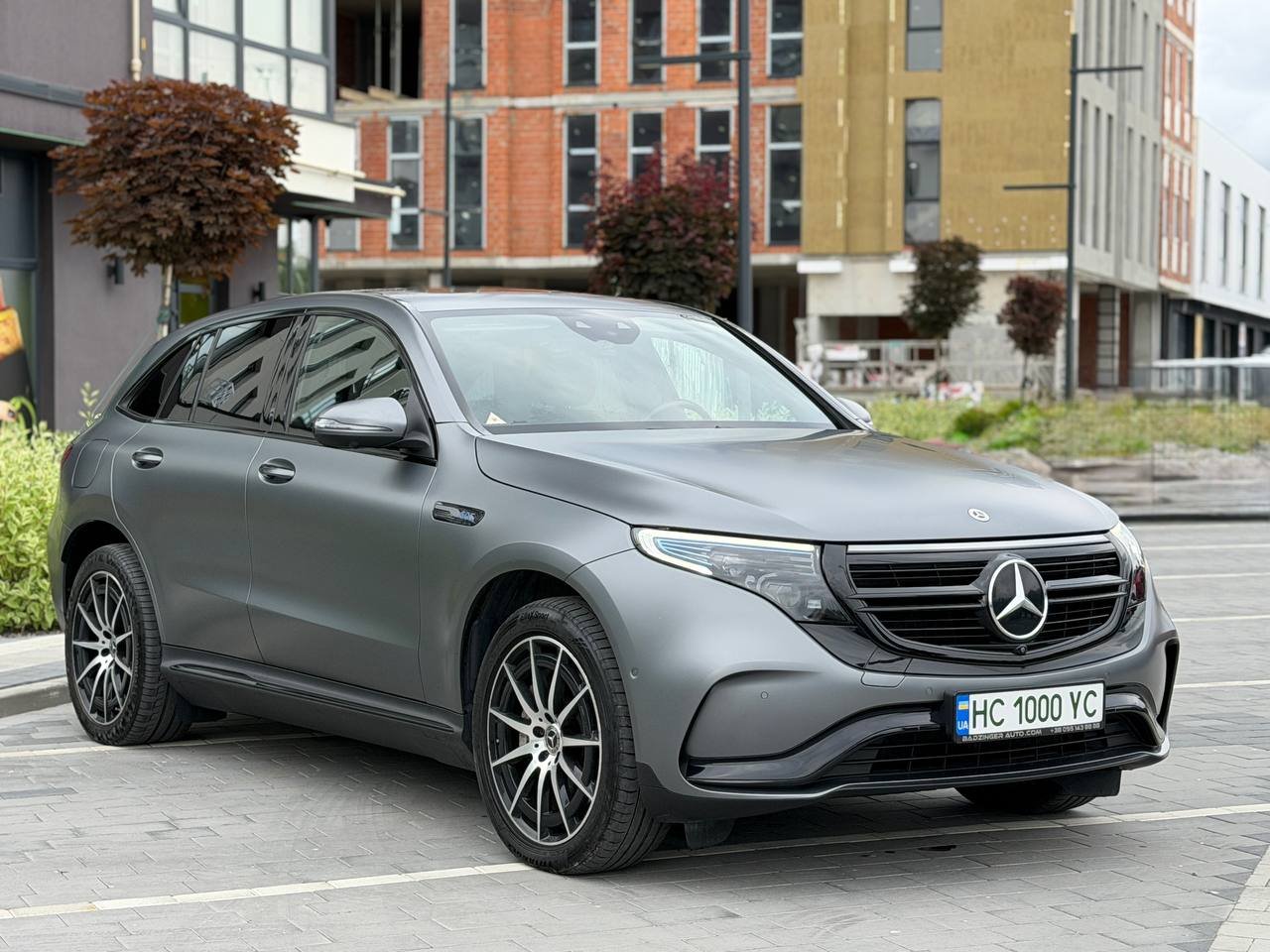 Фото - Mercedes-Benz EQC #2
