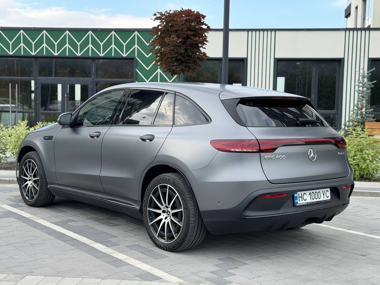 Фото - Mercedes-Benz EQC #3