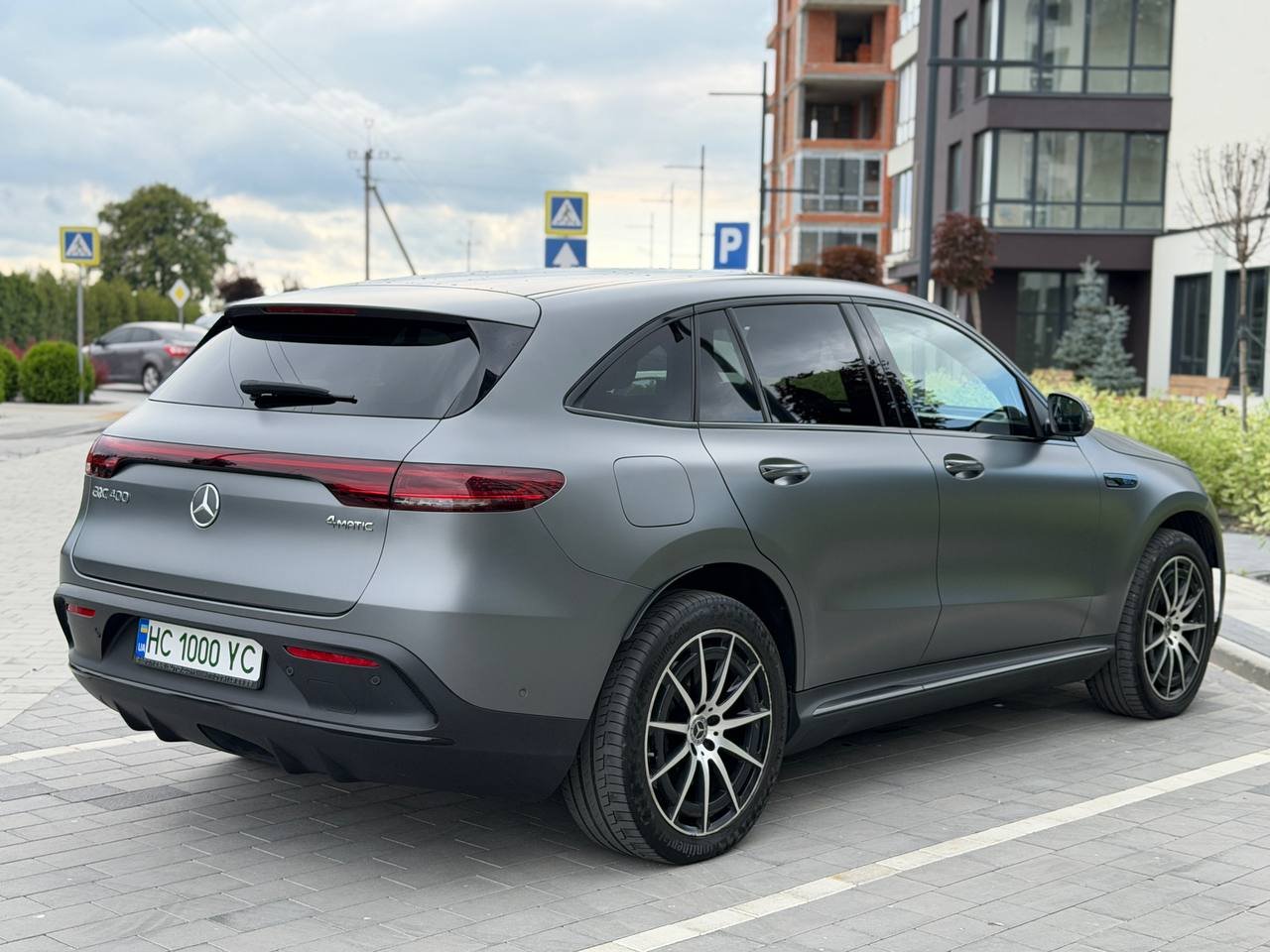 Фото - Mercedes-Benz EQC #4